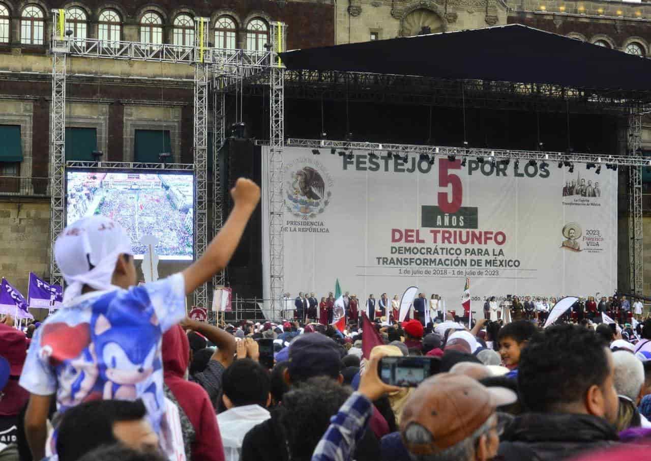 Fiesta En El Z Calo De La Cdmx Por Cinco A Os De Triunfo