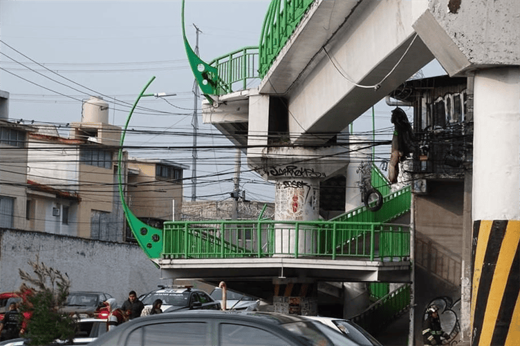 Hallan Restos De Cuerpo Humano Colgados En Puente Peatonal