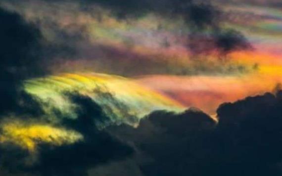 Nube se viste de arcoiris en un hecho inusual