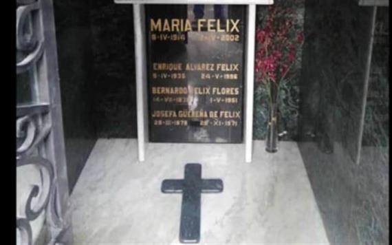 Saquean tumba de María Félix