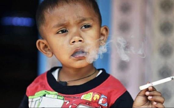VIDEO: Niño de dos años que fuma dos paquetes de cigarrillos por día