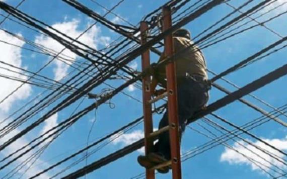 Hombre muere electrocutado: Ensañaba a su hijo de 12 años a robar cableado eléctrico