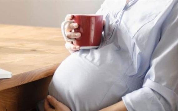 Tomar café durante el embarazo puede ser dañino