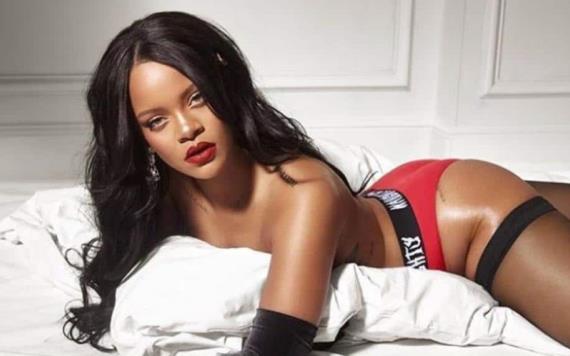 Rihanna causa revuelo en Internet con fotografías en ropa interior