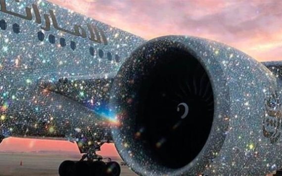 Avión con diamantes enamora al mundo ¿Real o no?