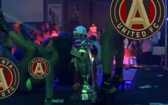 #VIDEO Jugadores festejan en table dance con todo y trofeo