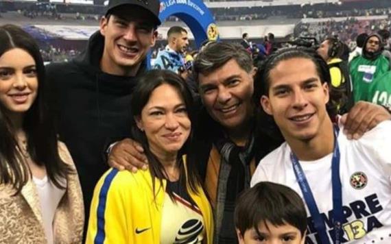 Diego Laínez es arropado por su familia en la Final de la Liga MX 2018