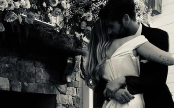 10 años después... Miley Cyrus revela más fotos de su boda con Liam Hemsworth