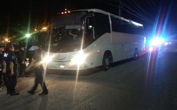 Dos sujetos detenidos por transporte de indocumentados; viajaban en autobús turístico