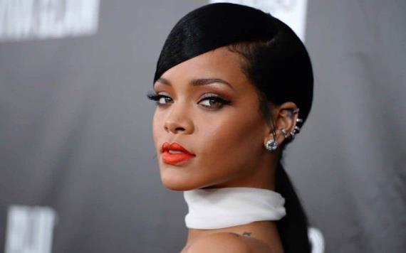 Rihanna demanda a su padre por usar su apellido para negocios