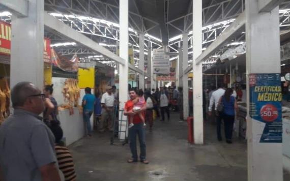 Les cortan la luz a locatarios del mercado José María Pino Suárez; llevan cuatro días sin suministro