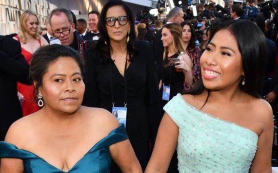 Orgullosa de sus raíces, Yalitza Aparicio acude a los Premios Oscar con su madre