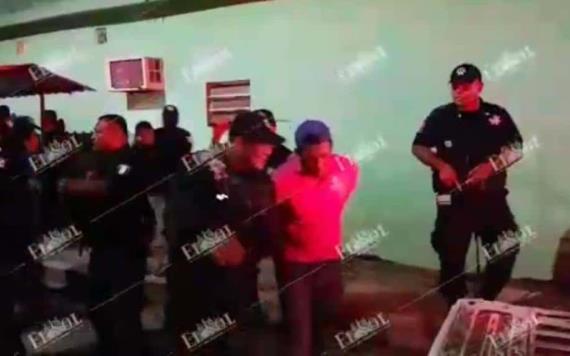 Pleito de borrachos deja un muerto en La Manga; policías salvan a presunto asesino de ser linchado