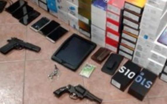 Detienen a 5 en Comalcalco, los atraparon con armas y más de 100 celulares