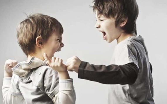 Las peleas entre hermanos tienen efecto positivo en los niños: Estudio