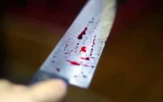 Mamá leona con un cuchillo rescata a su hija de violación; mató a uno y lastima a dos