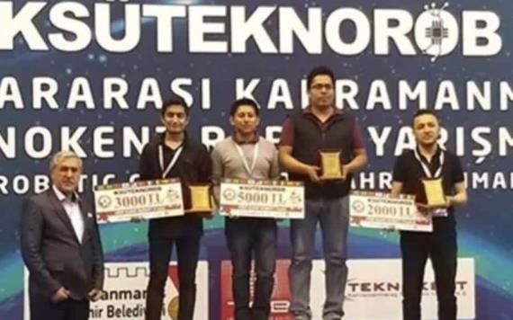 Jóvenes mexicanos ganan oro, plata y bronce en torneo de robótica en Turquía