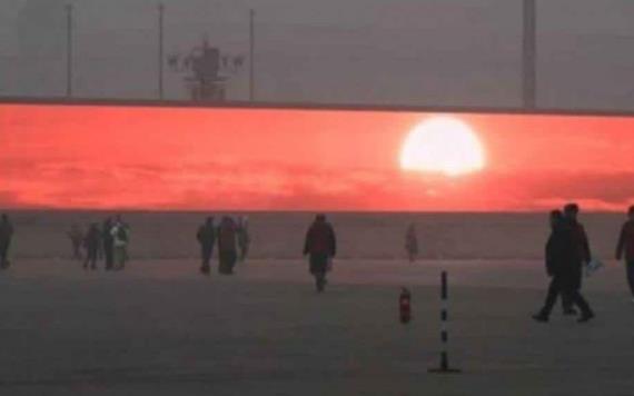 China emite en pantallas el amanecer en medio de la contaminación