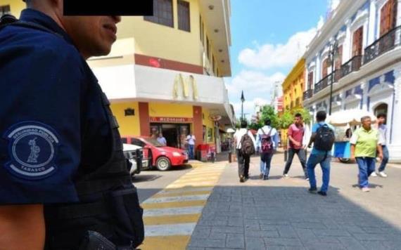 Policías estatales asaltan a turista extranjero en el centro de Villahermosa