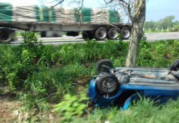 Accidente sobre la Villahermosa - Cárdenas a la altura de Anacleto Canabal