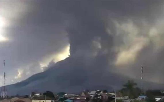 Así fue la gran explosión del volcán Sinabung en Indonesia