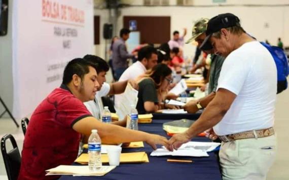 Siguen acudiendo ciudadanos al Parque Tabasco por bolsa de trabajo para la Refinería