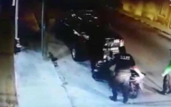 Graban el momento en que policías intentaban robar una motocicleta, en Yucatán