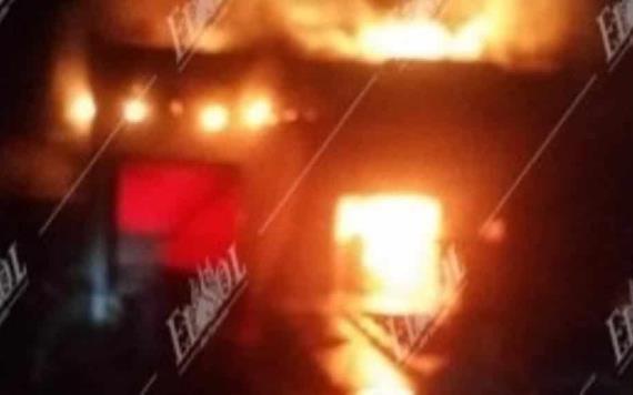 Bodega Aurrera del municipio de Jalpa de Méndez arde en llamas