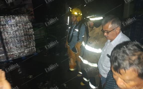 Incendio consumió parte de tienda Bodega Aurrerá, en Jalpa de Méndez
