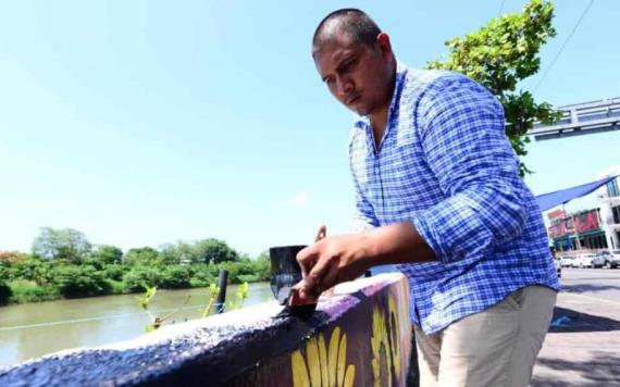 Realizan los últimos detalles del mural en el malecón Carlos A. Madrazo