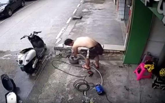 Joven sufre descarga eléctrica mientras lavaba su motocicleta