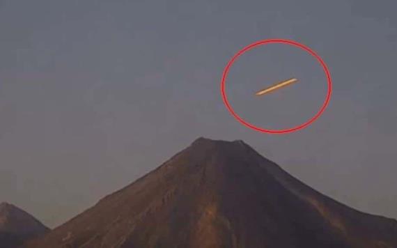 Captan supuesto Ovni entrando al cráter del volcán Popocatépetl