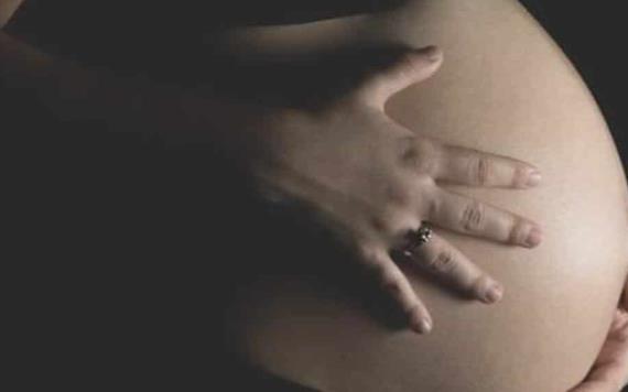 Suegra y cuñada golpean a joven embarazada en plena vía pública