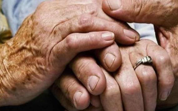 Se suicida pareja de abuelitos por no poder pagar atención médica