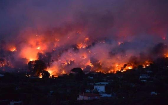 Evacuan 4 pueblos y un monasterio tras incendio forestal