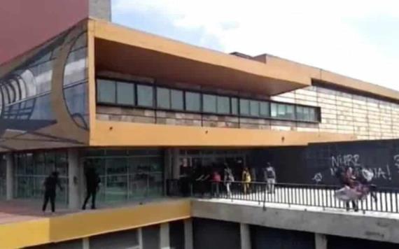 Video: Realizan actos vandálicos en Rectoría de la UNAM durante marcha contra porros