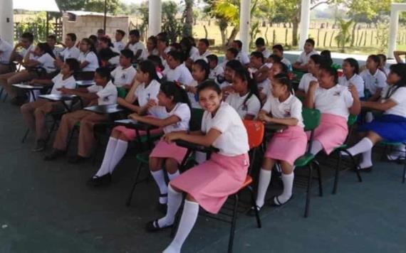 130 jóvenes tienen uniformes gracias a Fundación Contigo es Posible