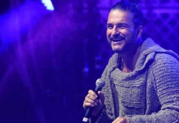 Ricardo Arjona se pasea en su natal Guatemala disfrazado