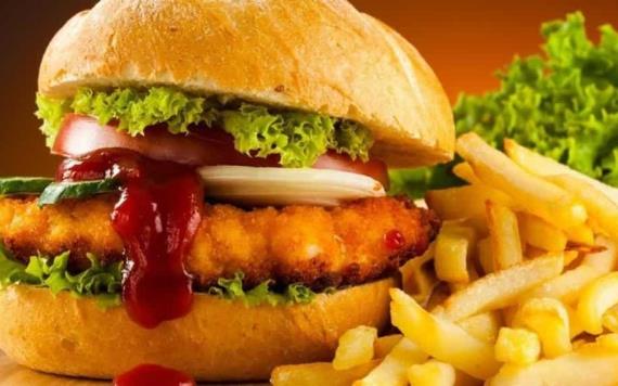 Retira Profeco del mercado hamburguesas por contener alto porcentaje de pellejo de pollo