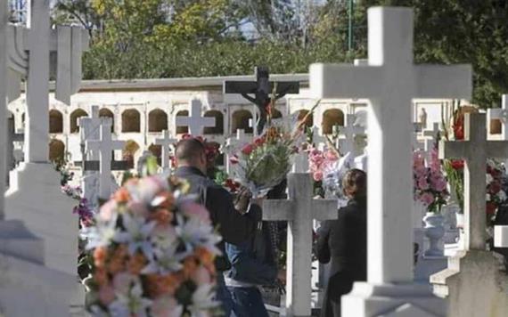 Hombre halló a bebé con vida al cavar una tumba para sepultar a su hija