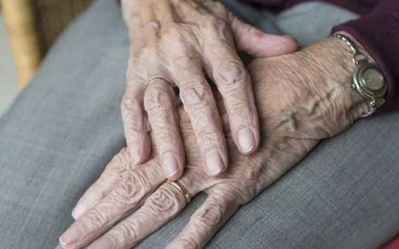 Mujer con más de 70 años y con solo un pulmón da a luz por primera vez