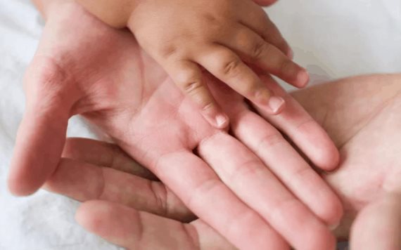 Diputados aprueban licencias de maternidad y paternidad en caso de adopción