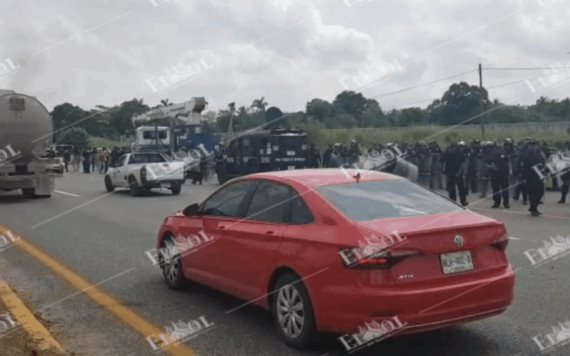 Antimotines liberan la carretera federal Villahermosa-Cárdenas