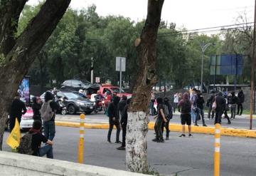 Vandalizan camión de soda en apoyo a Chile