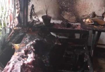 Se incendia altar de muerto dentro de una casa; consumió parte de la sala