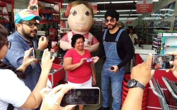 ¡Chico che chico invita al baile!; regaló boletos en Súper Sánchez 