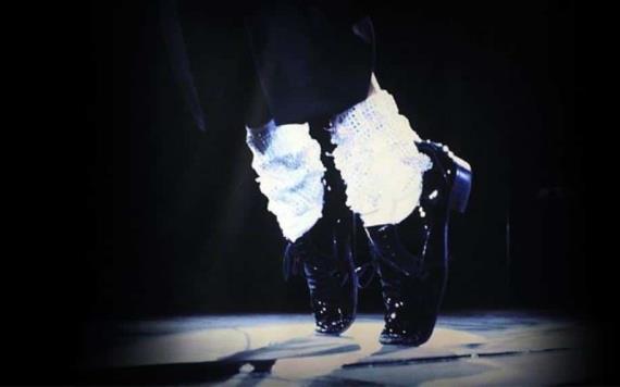 Subastarán legendarios calcetines de Michael Jackson
