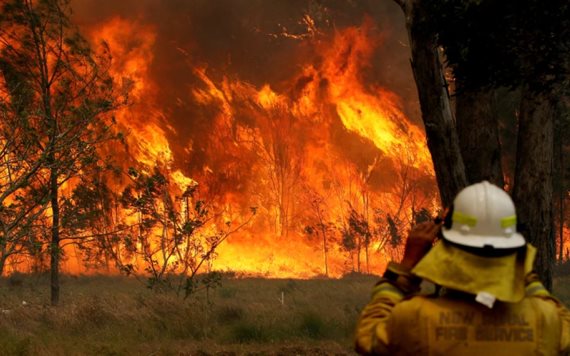Bombero es acusado de provocar los incendios en Australia