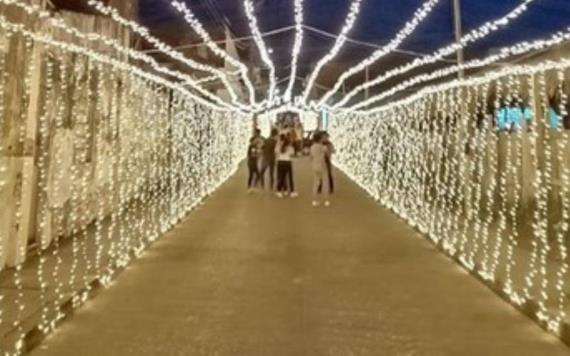 Colonos de Emiliano Zapata iluminan sus calles navideñas