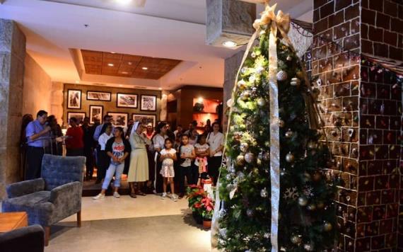 Así se vivió el encendido de árbol de navidad y casita de jengibre en el Hyatt Regency Villahermosa